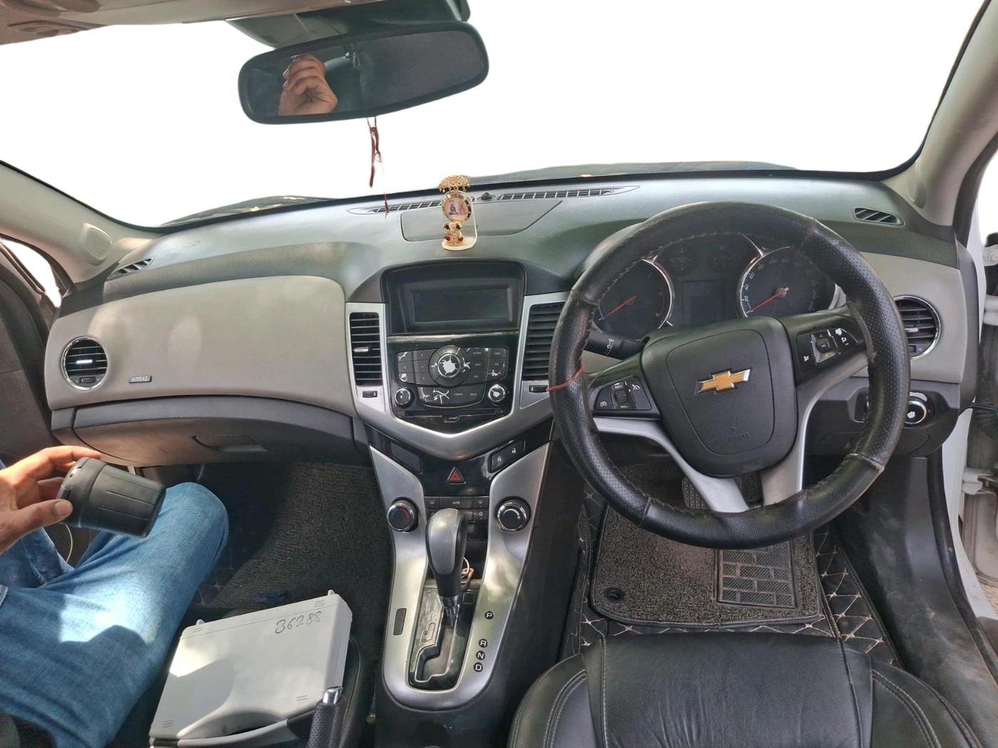 2013 Chevrolet Cruze LTZ AT, Diesel, Automatic, 1,24,232 km, interior