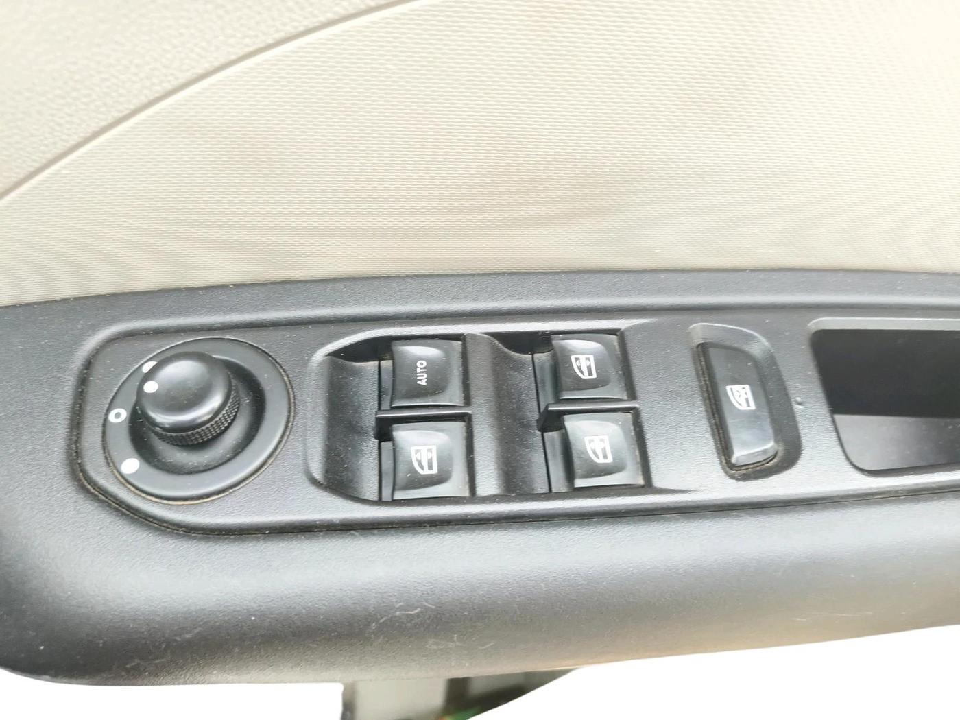 2023 Renault TRIBER RXZ, CNG, Manual, 49,853 km, interior