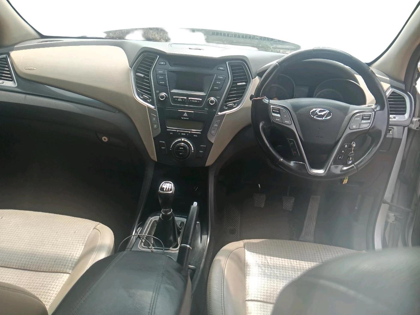 2016 Hyundai Santa Fe 2 WD, Diesel, Manual, 1,43,704 km, interior