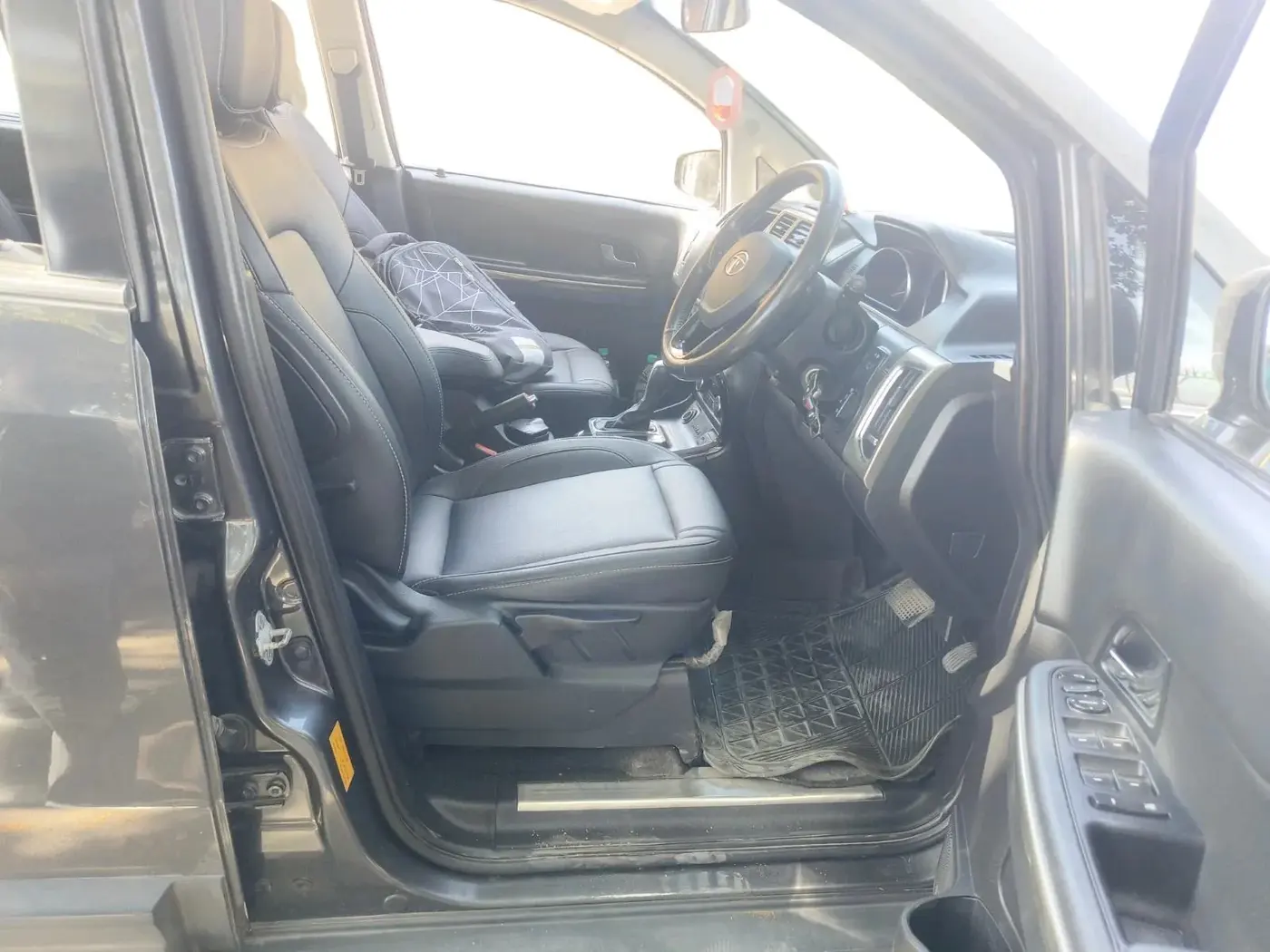 2019 Tata Hexa XTA 4X2 6 STR, Diesel, Automatic, 97,958 km, interior