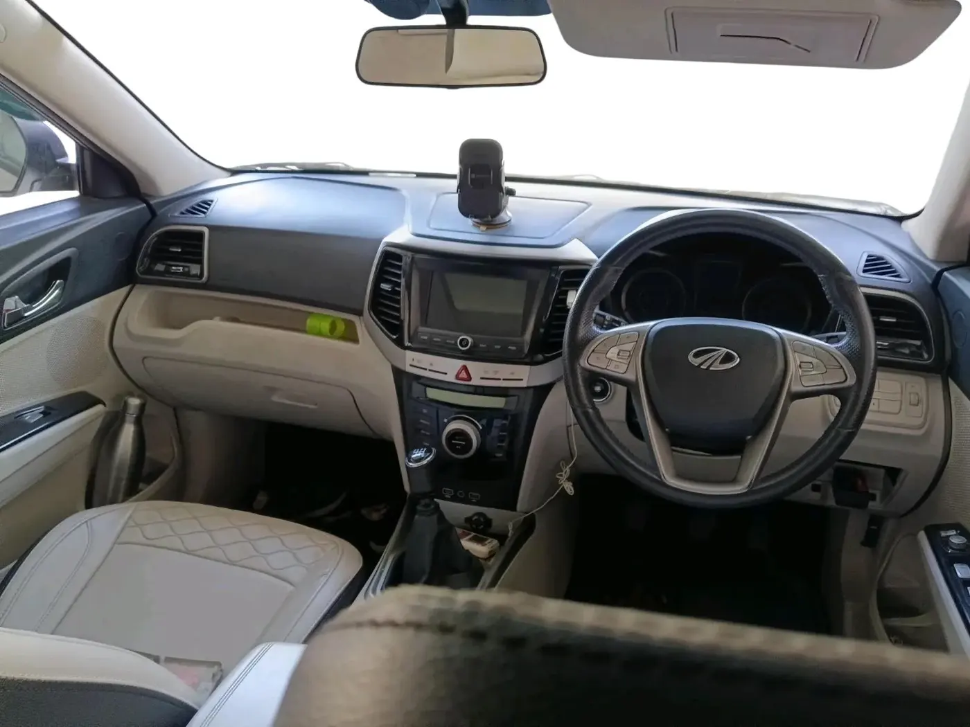 2022 Mahindra XUV300 W8 1.5 DIESEL, Diesel, Manual, 63,731 km, interior