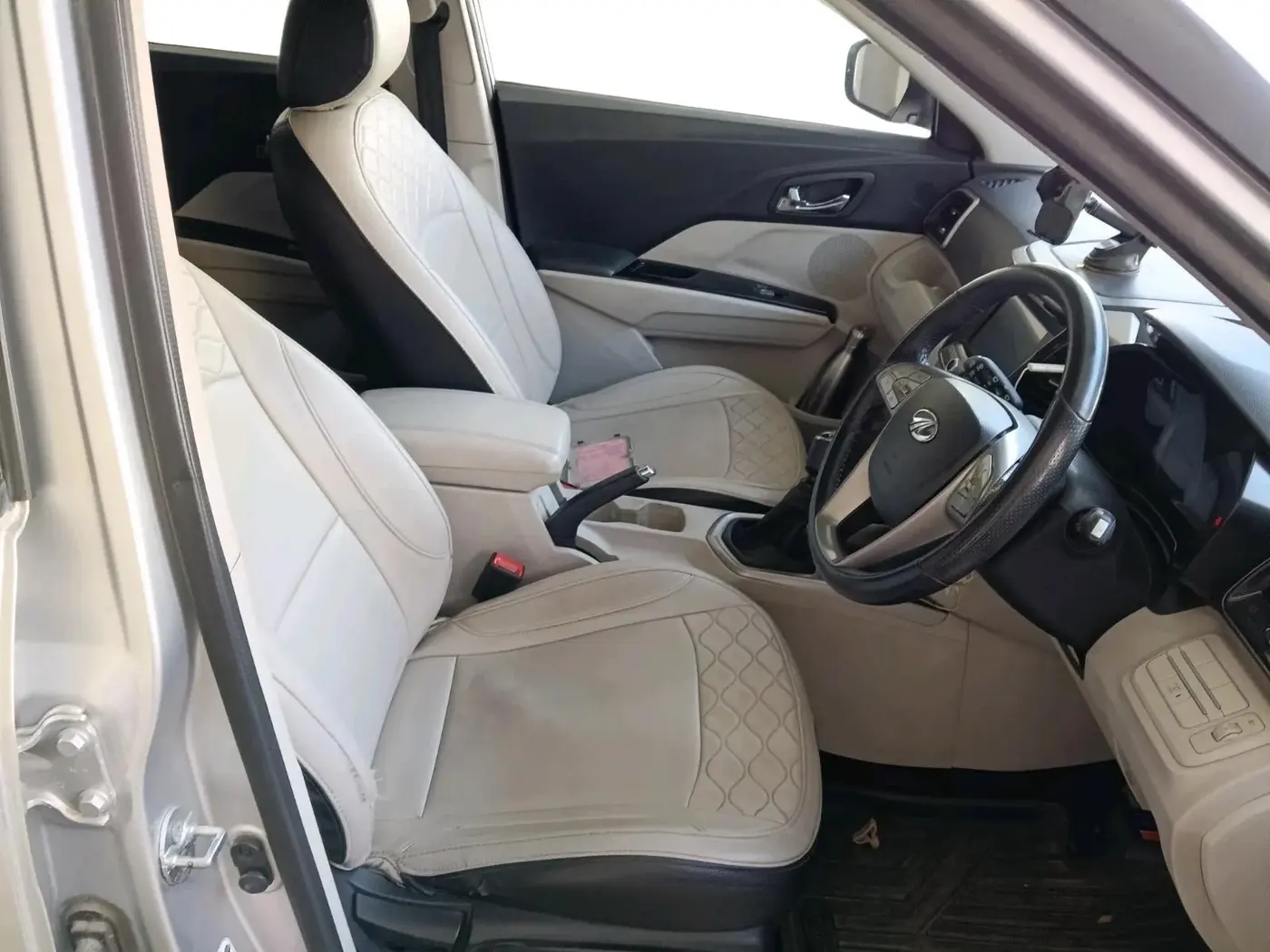 2022 Mahindra XUV300 W8 1.5 DIESEL, Diesel, Manual, 63,731 km, interior