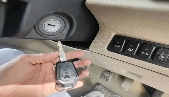 2016 Mahindra TUV300 T8, Diesel, Manual, 85,596 km, interior