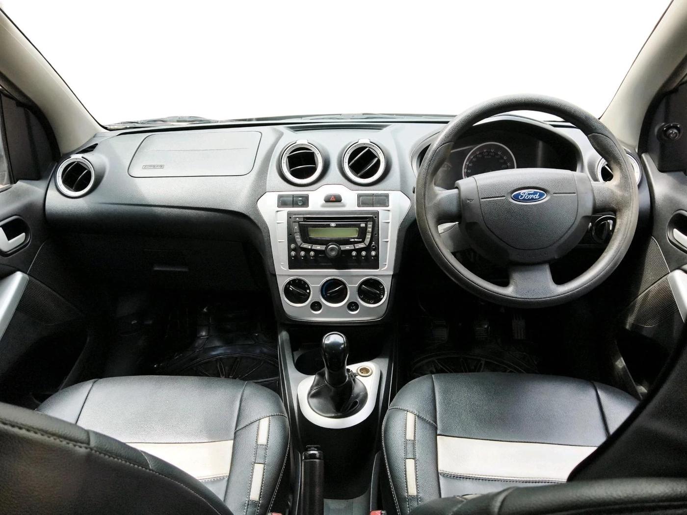 2015 Ford Figo TITANIUM 1.2 PETROL, Petrol, Manual, 1,30,218 km, interior