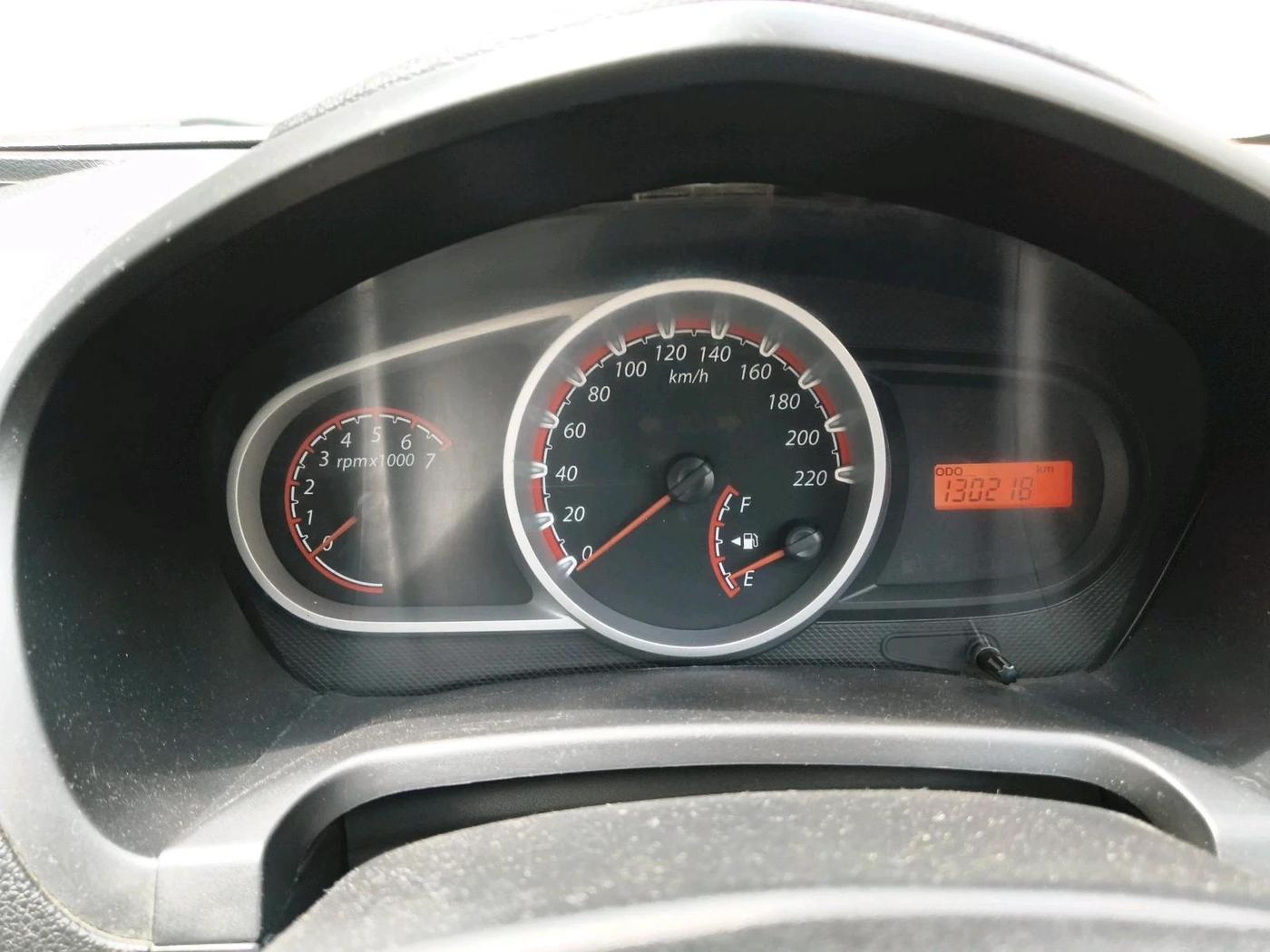 2015 Ford Figo TITANIUM 1.2 PETROL, Petrol, Manual, 1,30,218 km, interior