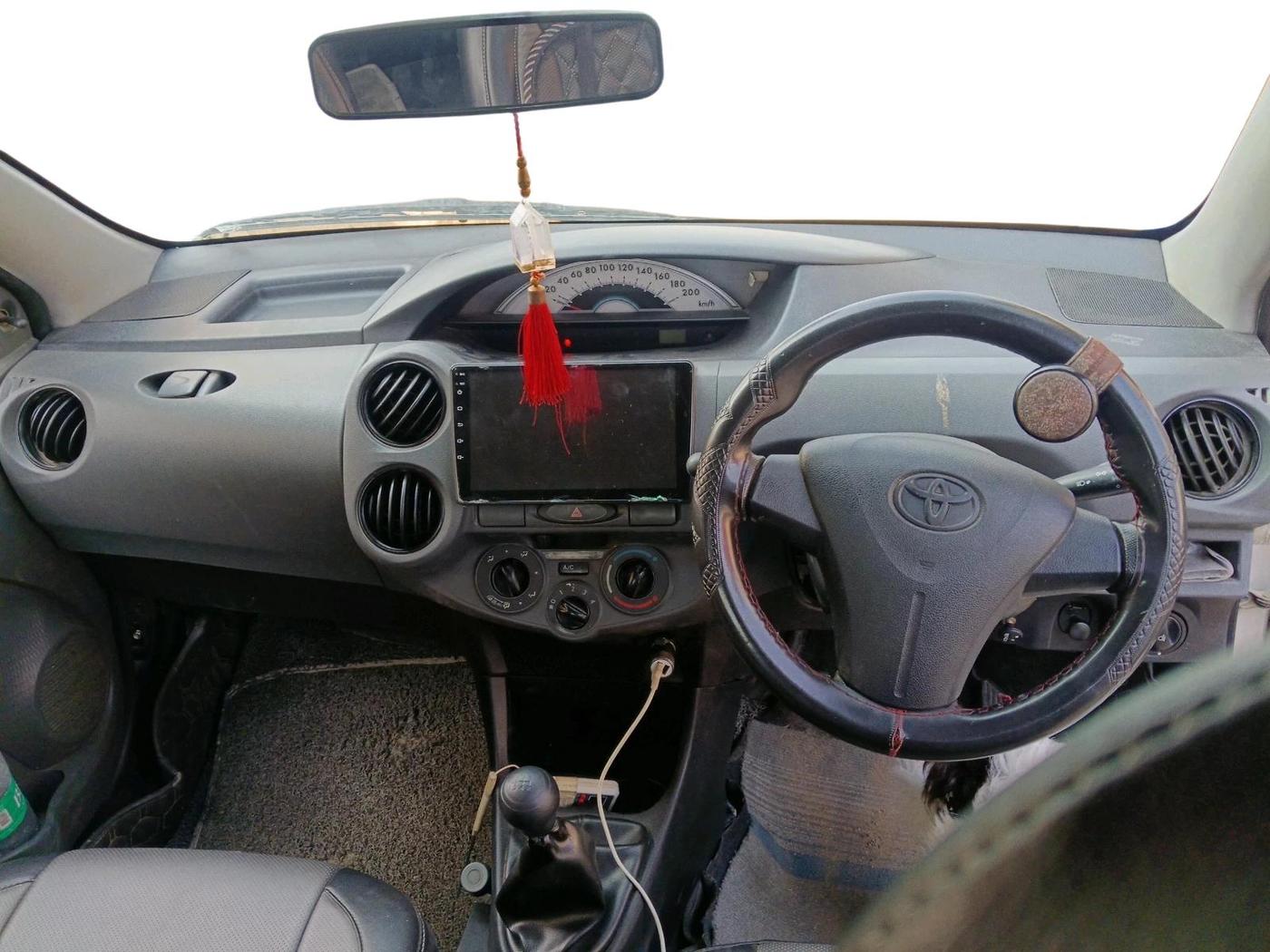 2013 Toyota Etios G, CNG, Manual, 1,30,949 km, interior