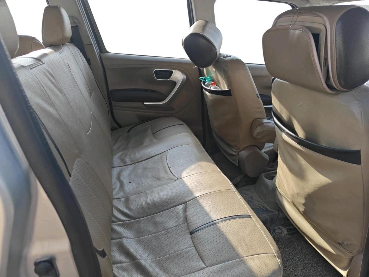 2016 Mahindra TUV300 T8, Diesel, Manual, 90,000 km, interior