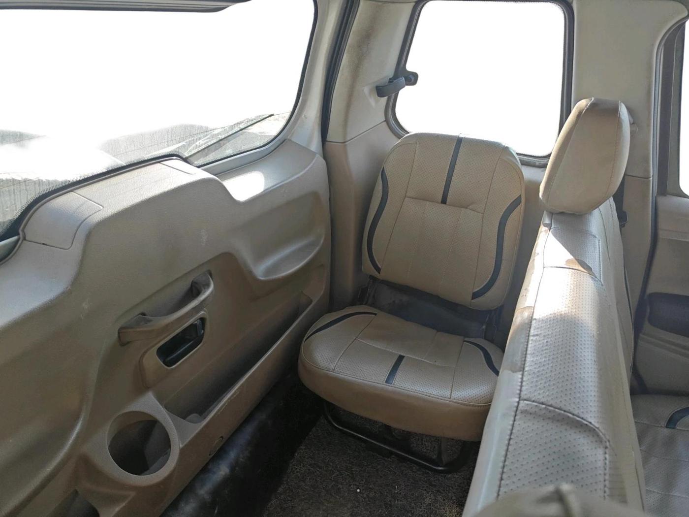 2016 Mahindra TUV300 T8, Diesel, Manual, 90,000 km, interior