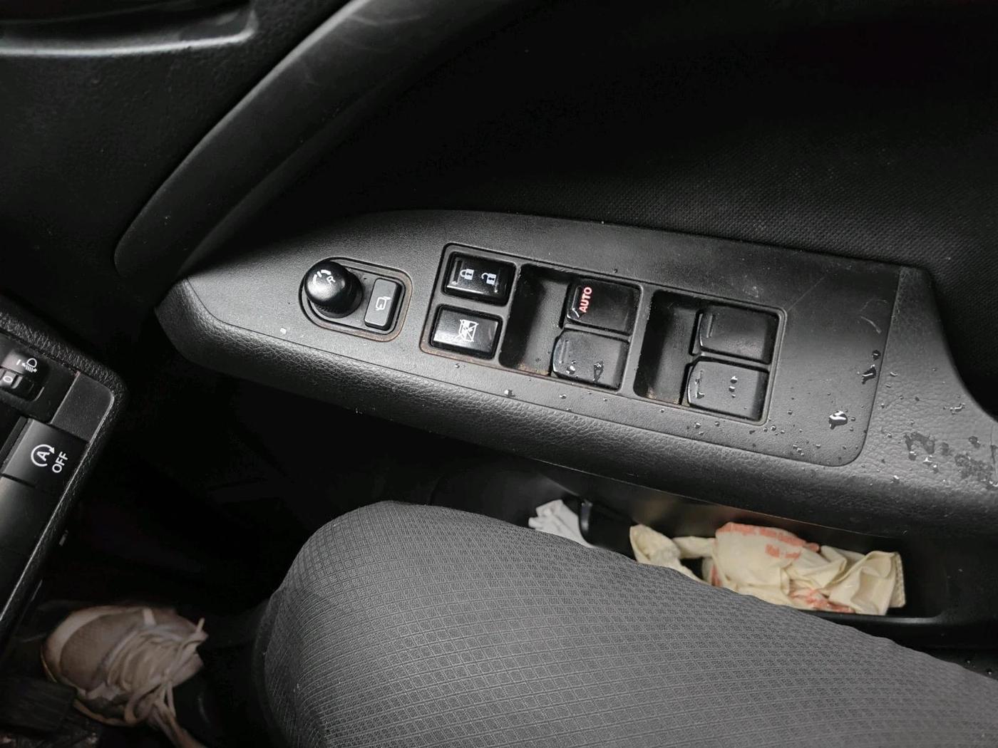 2022 Maruti BREZZA VXI SMART HYBRID, Petrol, Manual, 28,692 km, interior