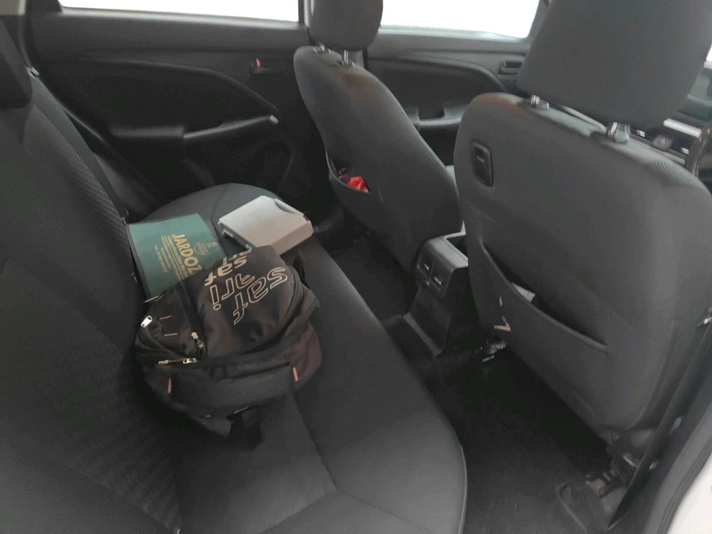 2022 Maruti BREZZA VXI SMART HYBRID, Petrol, Manual, 28,692 km, interior