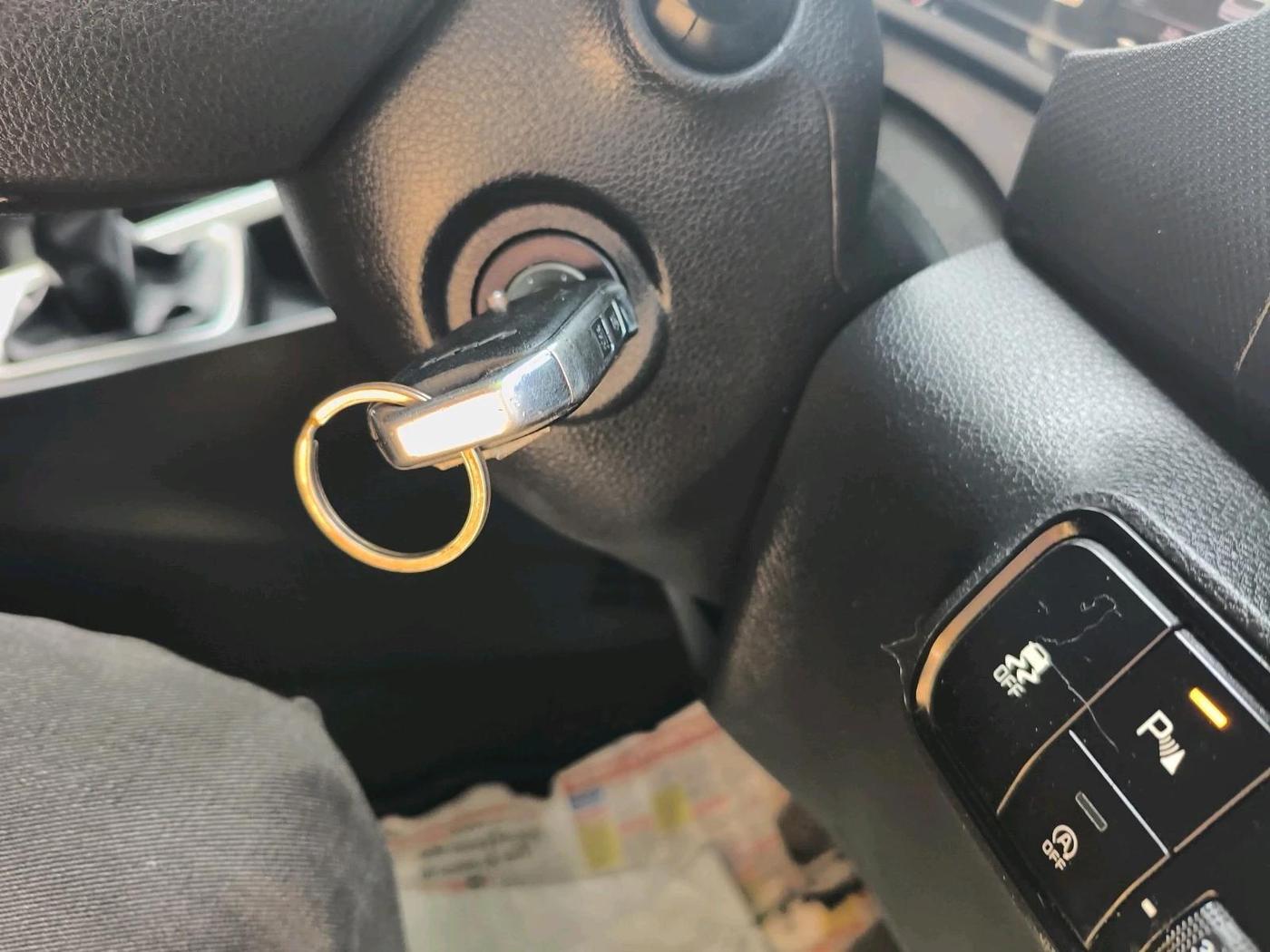 2024 KIA SONET HTK (O) 1.2 Petrol MT, Petrol, Manual, 68,128 km, interior