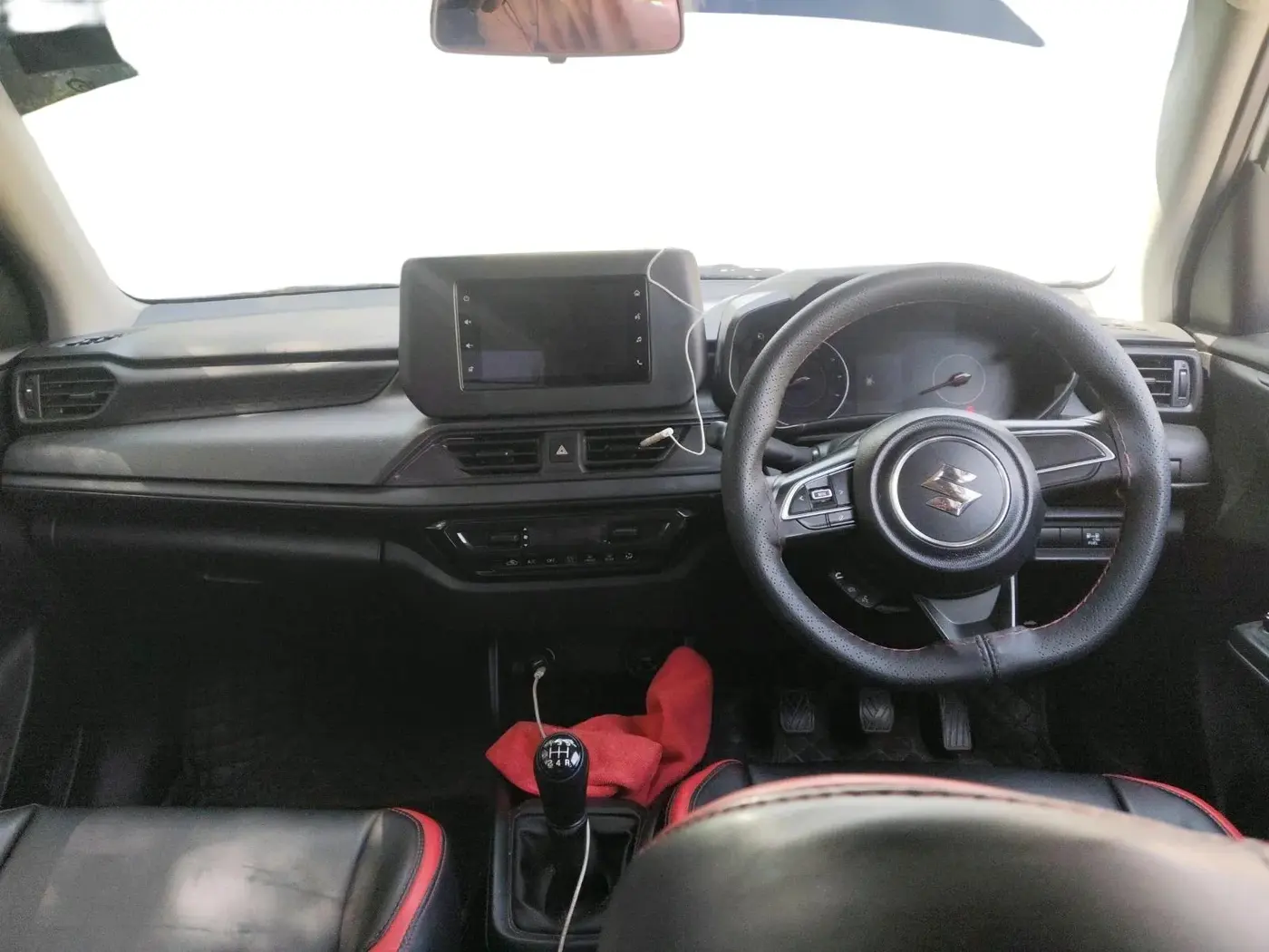 2025 Maruti Swift VXI 1.2L CNG, CNG, Manual, 25,673 km, interior