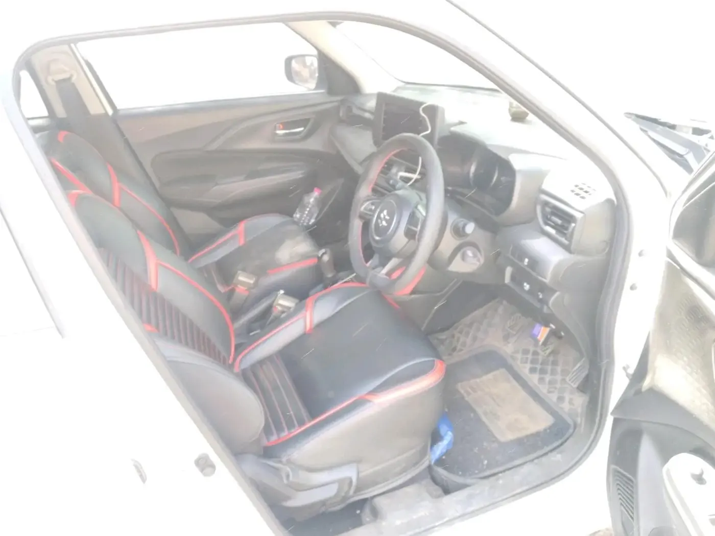 2025 Maruti Swift VXI 1.2L CNG, CNG, Manual, 25,673 km, interior