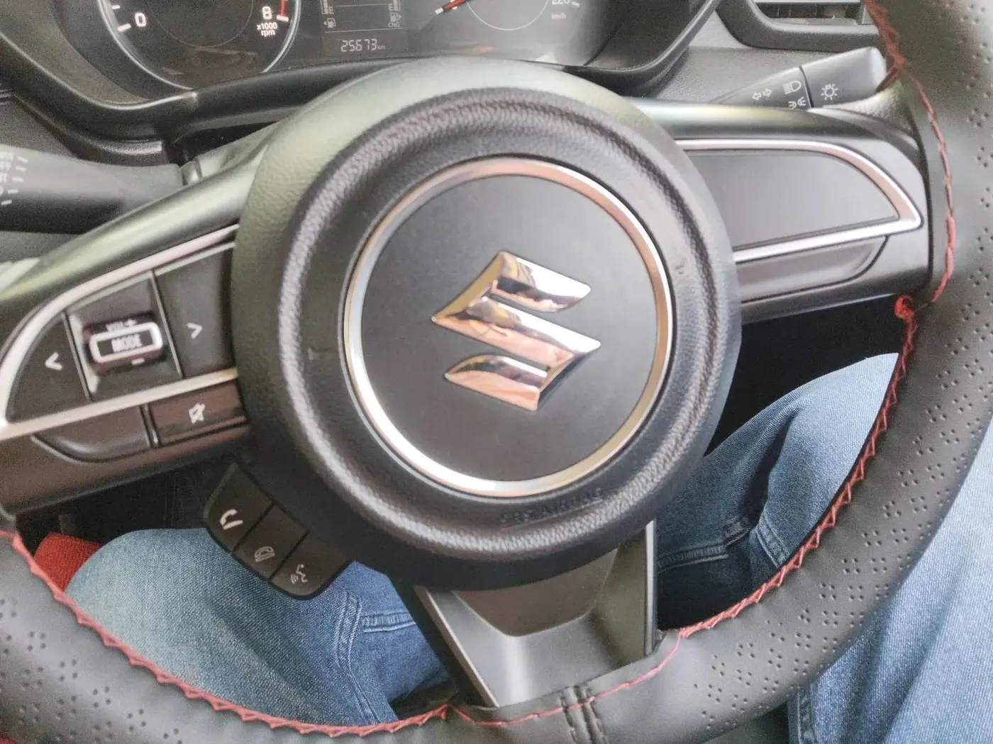 2025 Maruti Swift VXI 1.2L CNG, CNG, Manual, 25,673 km, interior