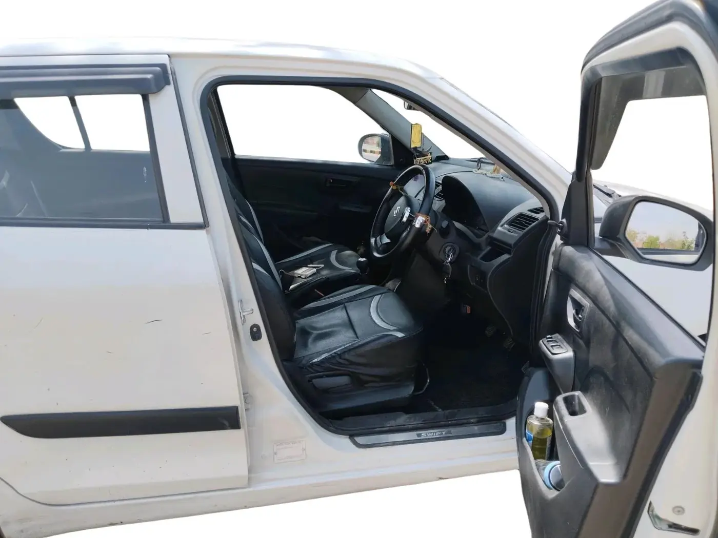 2014 Maruti Swift LXI, Petrol, Manual, 1,00,330 km, interior