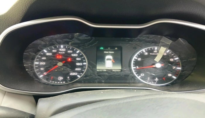 2023 MG ASTOR STYLE 1.5 MT, Petrol, Manual, 30,232 km, interior