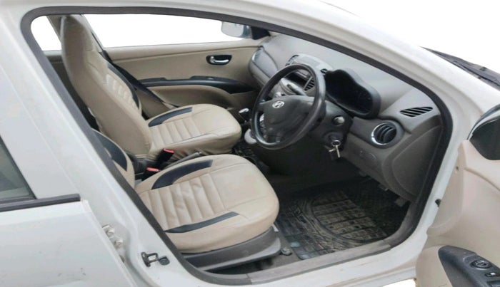 2013 Hyundai i10 MAGNA 1.2, Petrol, Manual, 40,496 km, interior