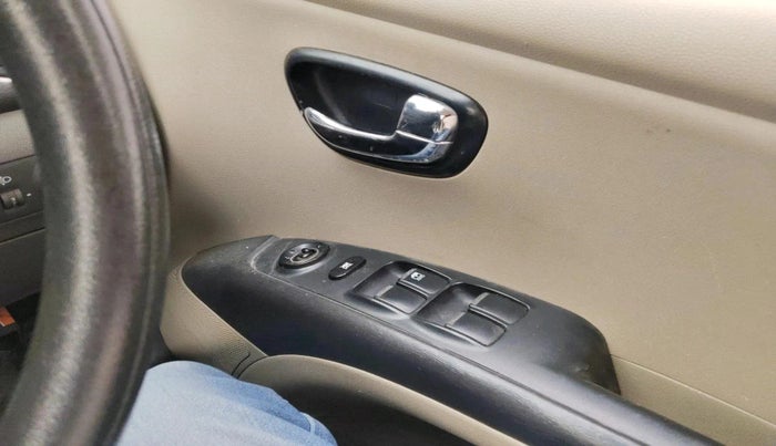 2013 Hyundai i10 MAGNA 1.2, Petrol, Manual, 40,496 km, interior