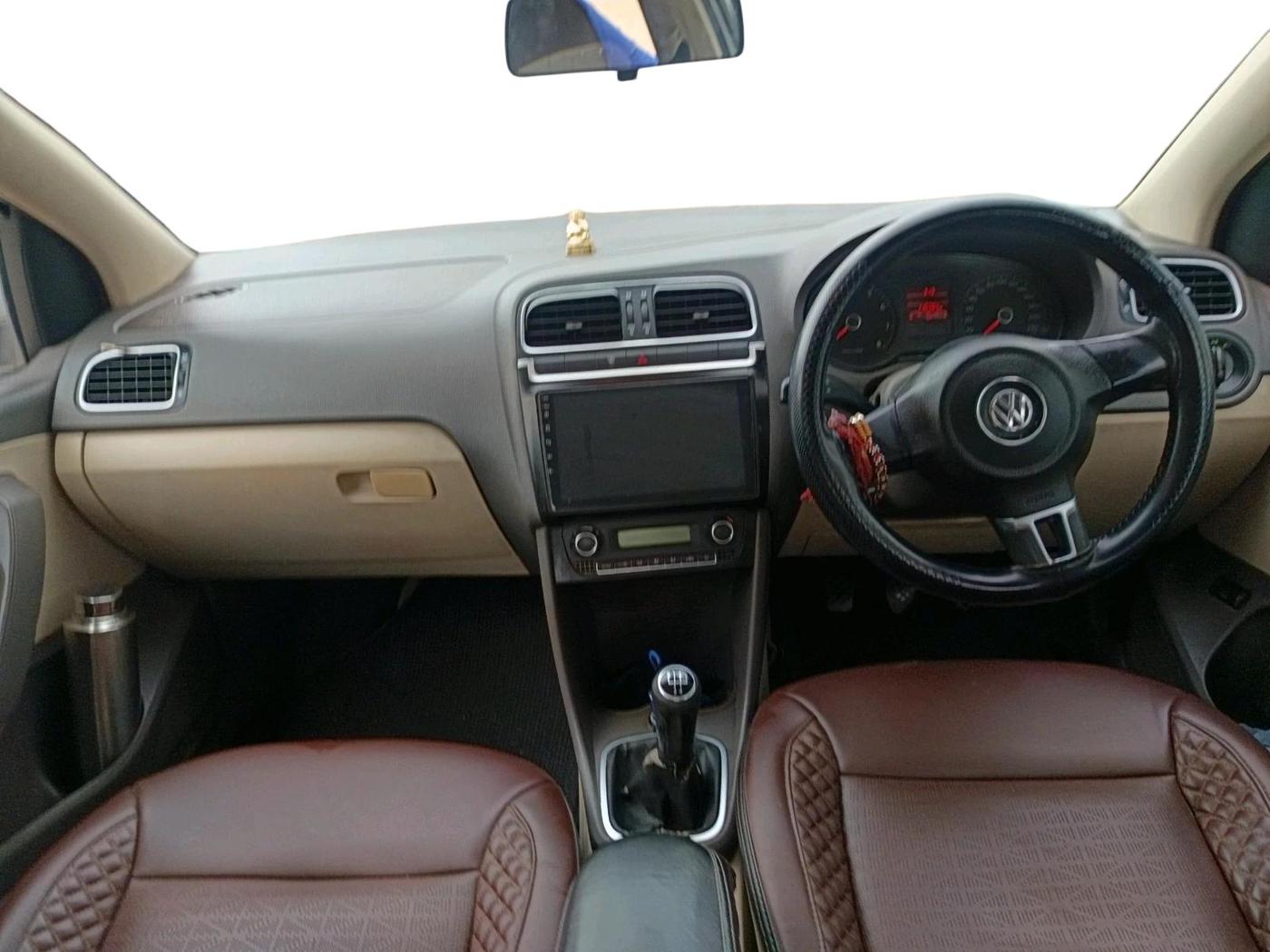 2011 Volkswagen Vento HIGHLINE 1.6 MPI, Petrol, Manual, 1,10,794 km, interior