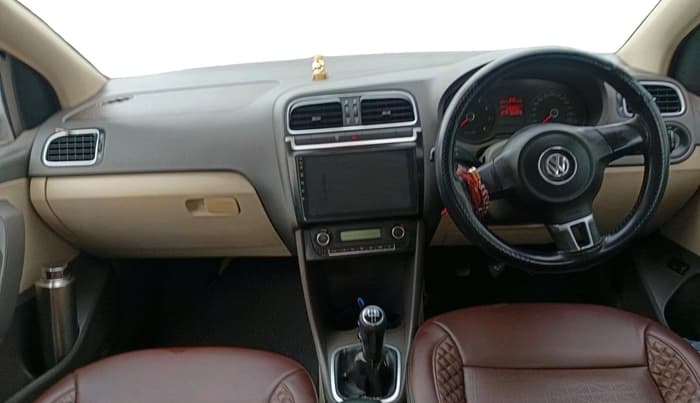 2011 Volkswagen Vento HIGHLINE 1.6 MPI, Petrol, Manual, 1,10,794 km, interior