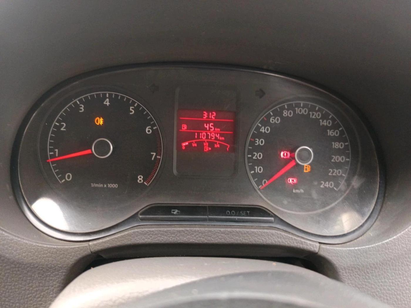 2011 Volkswagen Vento HIGHLINE 1.6 MPI, Petrol, Manual, 1,10,794 km, interior