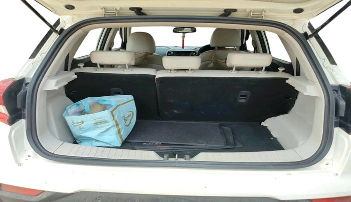 2021 Mahindra XUV300 W8 (O) 1.2 PETROL, Petrol, Manual, 1,24,967 km, exterior