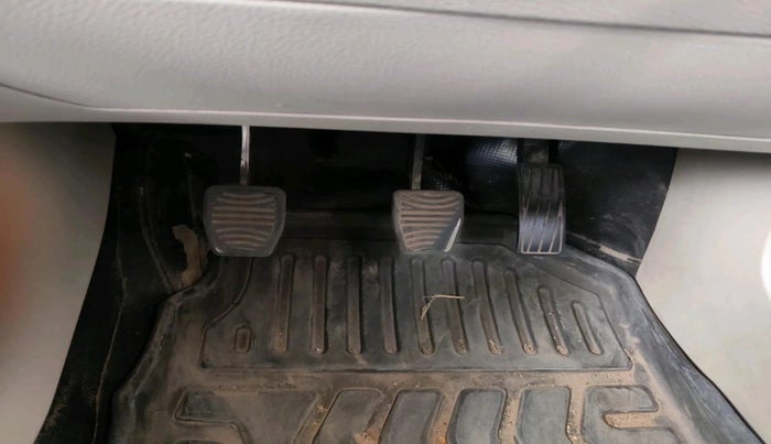 2021 Mahindra XUV300 W8 (O) 1.2 PETROL, Petrol, Manual, 1,24,967 km, interior