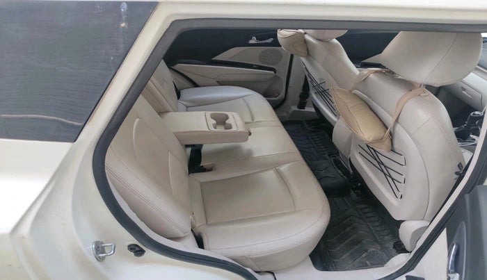 2021 Mahindra XUV300 W8 (O) 1.2 PETROL, Petrol, Manual, 1,24,967 km, interior