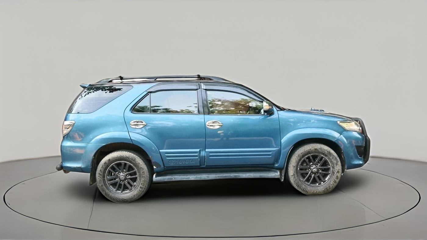 2012 Toyota Fortuner 3.0 4X4 MT, Diesel, Manual, 1,12,356 km, exterior
