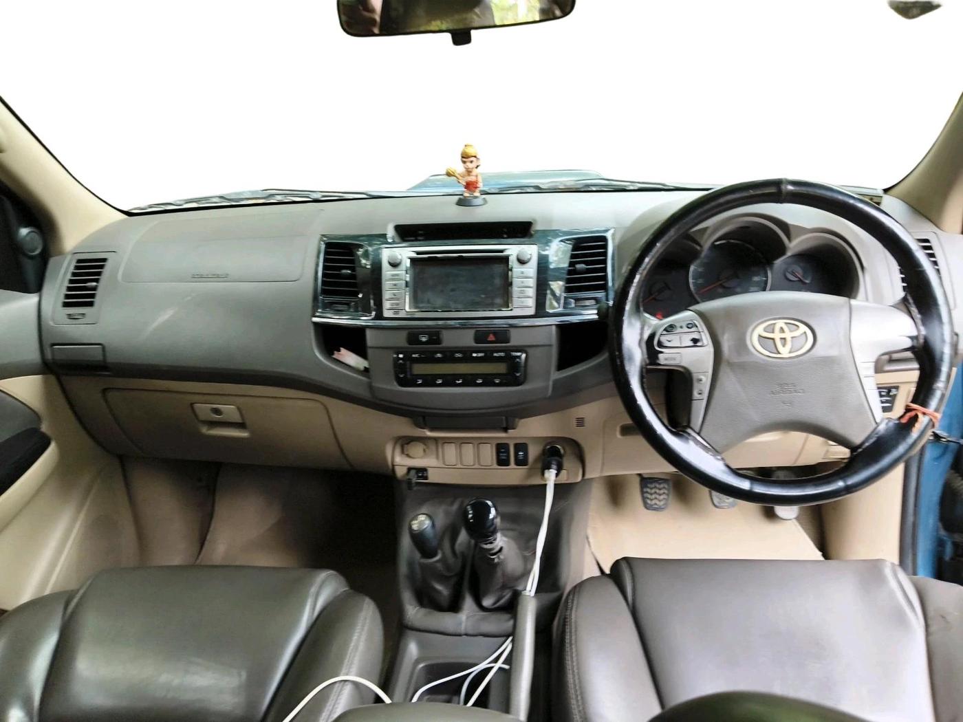 2012 Toyota Fortuner 3.0 4X4 MT, Diesel, Manual, 1,12,356 km, interior
