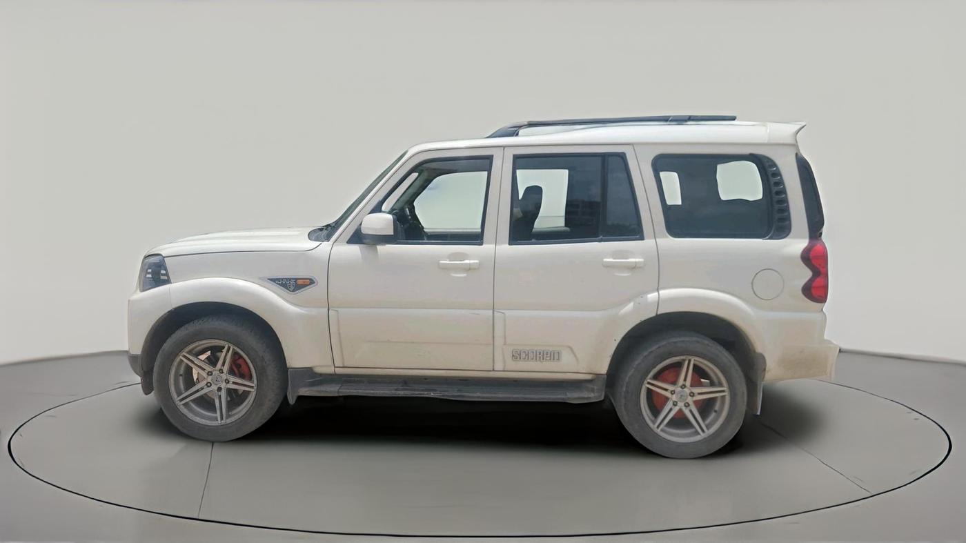 2017 Mahindra Scorpio S6 PLUS 1.99 INTELLI-HYBRID, Diesel, Manual, 96,524 km, exterior