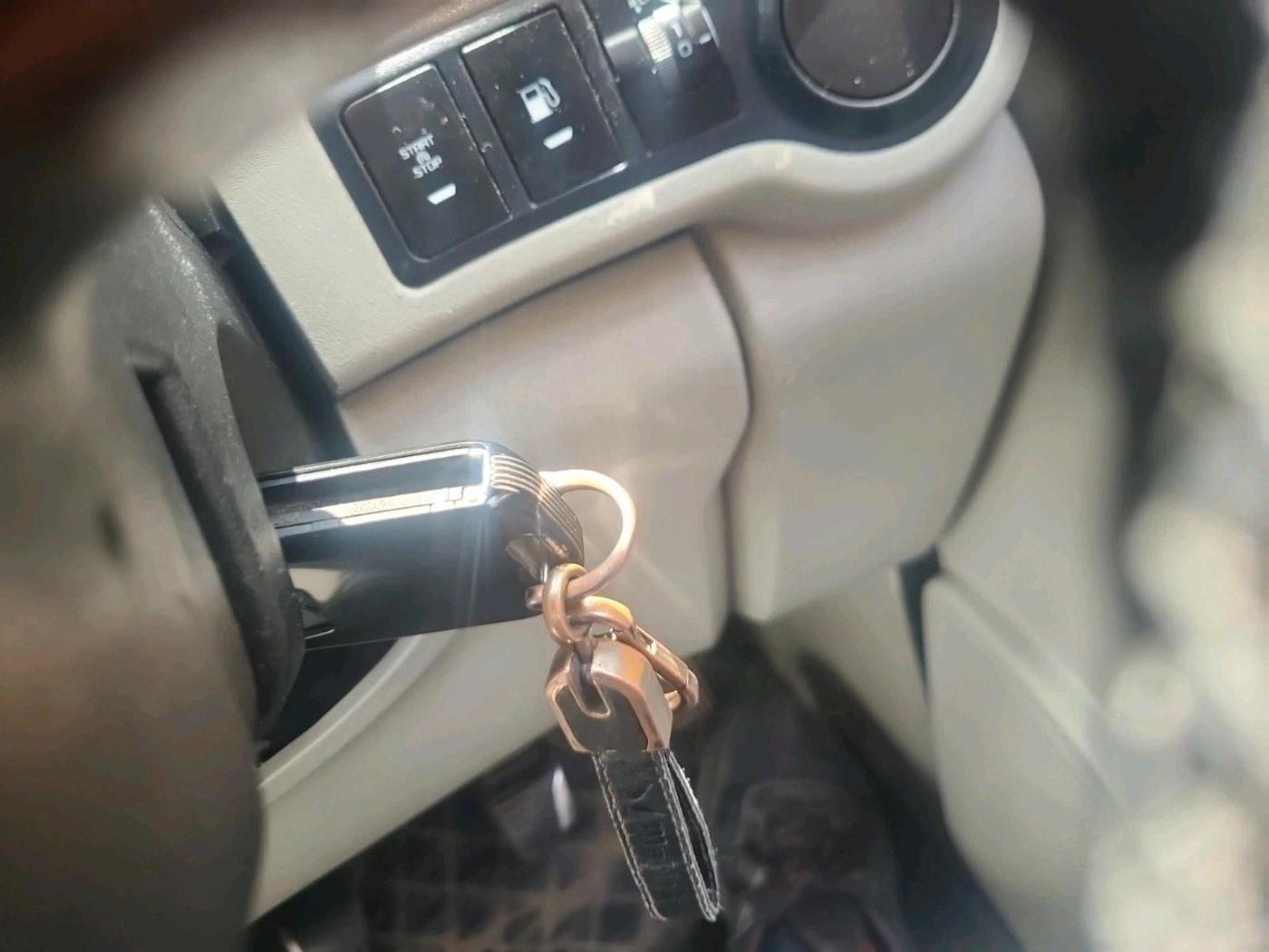 2017 Mahindra Scorpio S6 PLUS 1.99 INTELLI-HYBRID, Diesel, Manual, 96,524 km, interior