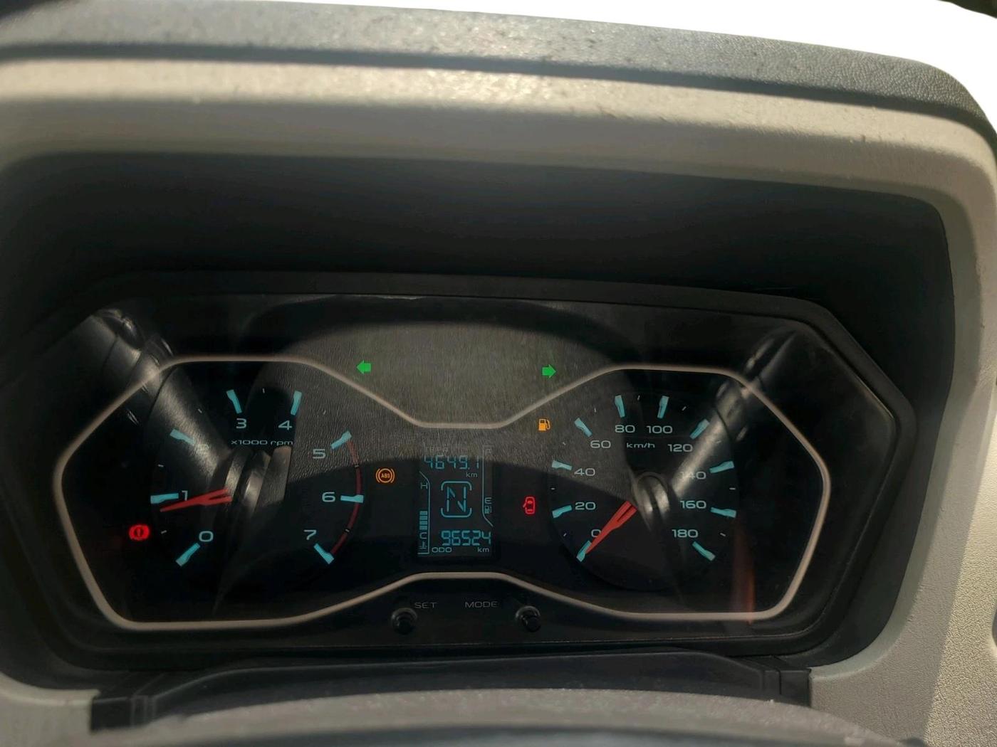 2017 Mahindra Scorpio S6 PLUS 1.99 INTELLI-HYBRID, Diesel, Manual, 96,524 km, interior