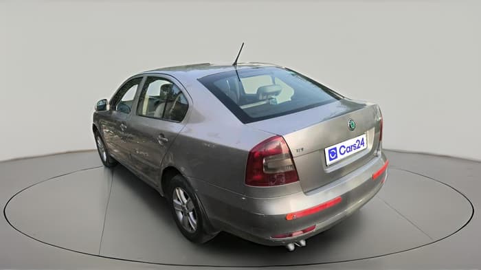 2012 Skoda Laura AMBIENTE 2.0 TDI CR MT, Diesel, Manual, 1,21,923 km, exterior