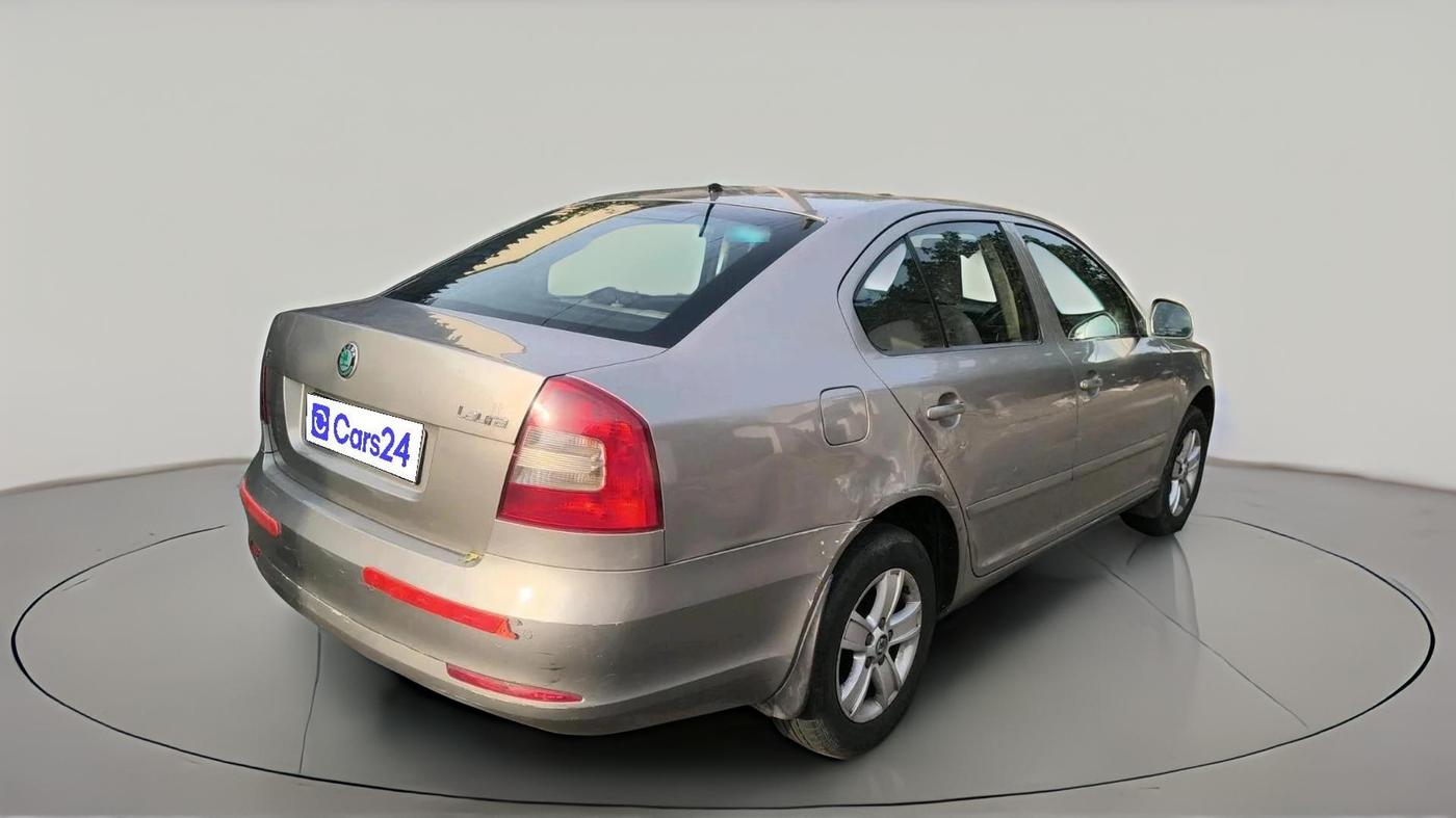 2012 Skoda Laura AMBIENTE 2.0 TDI CR MT, Diesel, Manual, 1,21,923 km, exterior