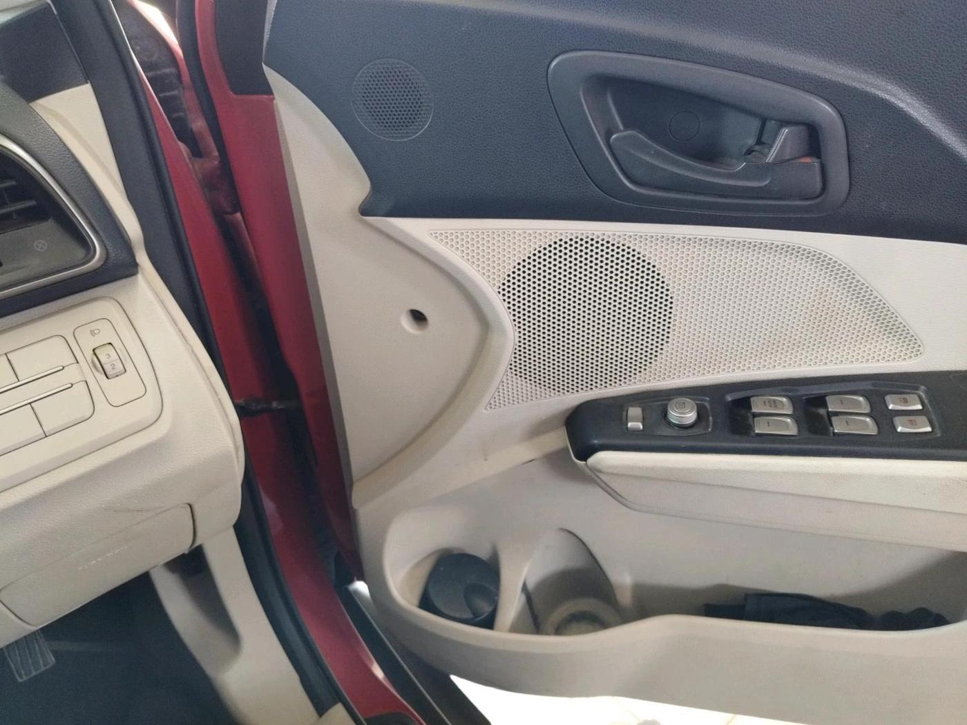 2019 Mahindra XUV300 W6 1.5 DIESEL AMT, Diesel, Automatic, 96,164 km, interior