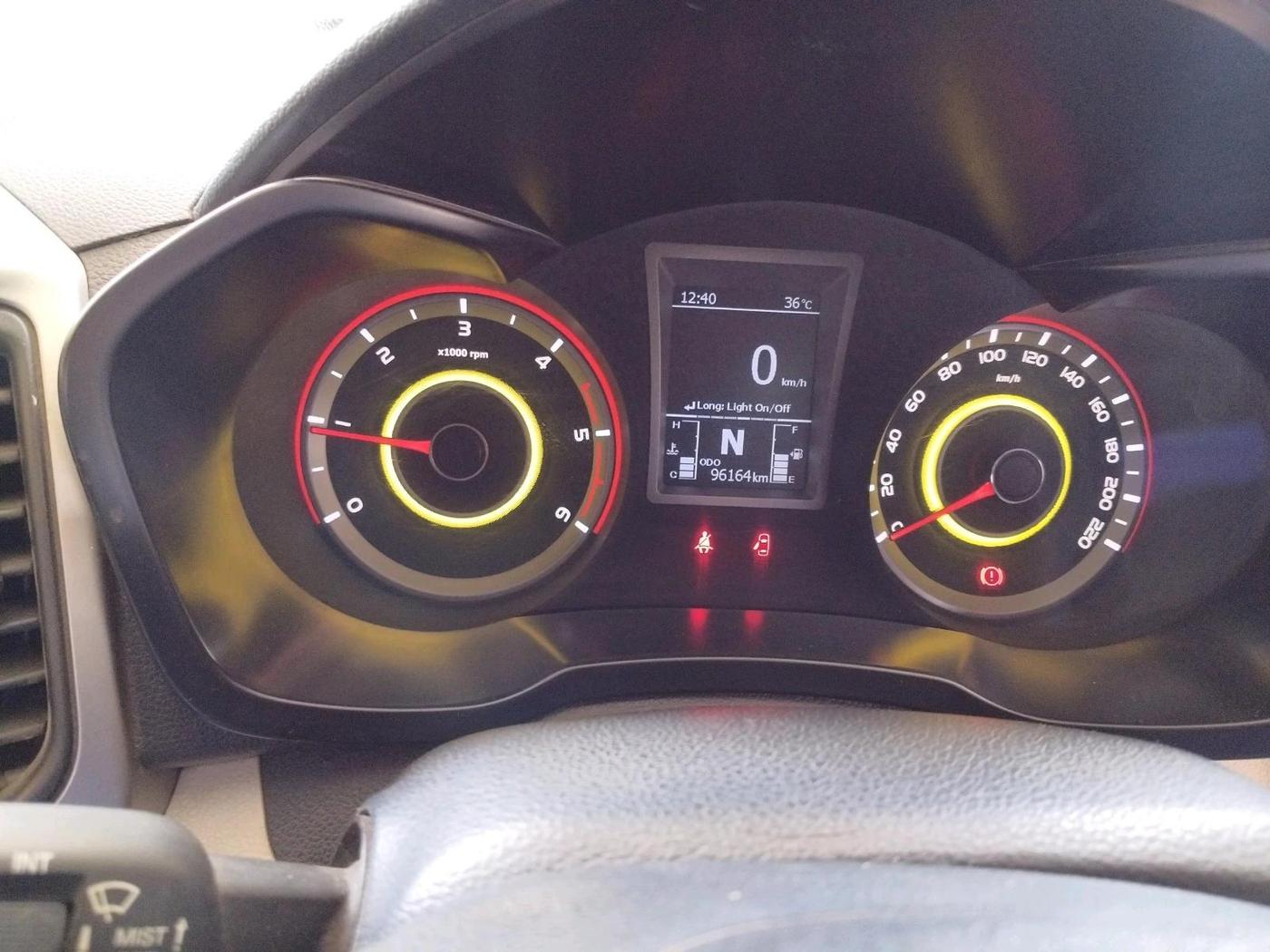 2019 Mahindra XUV300 W6 1.5 DIESEL AMT, Diesel, Automatic, 96,164 km, interior