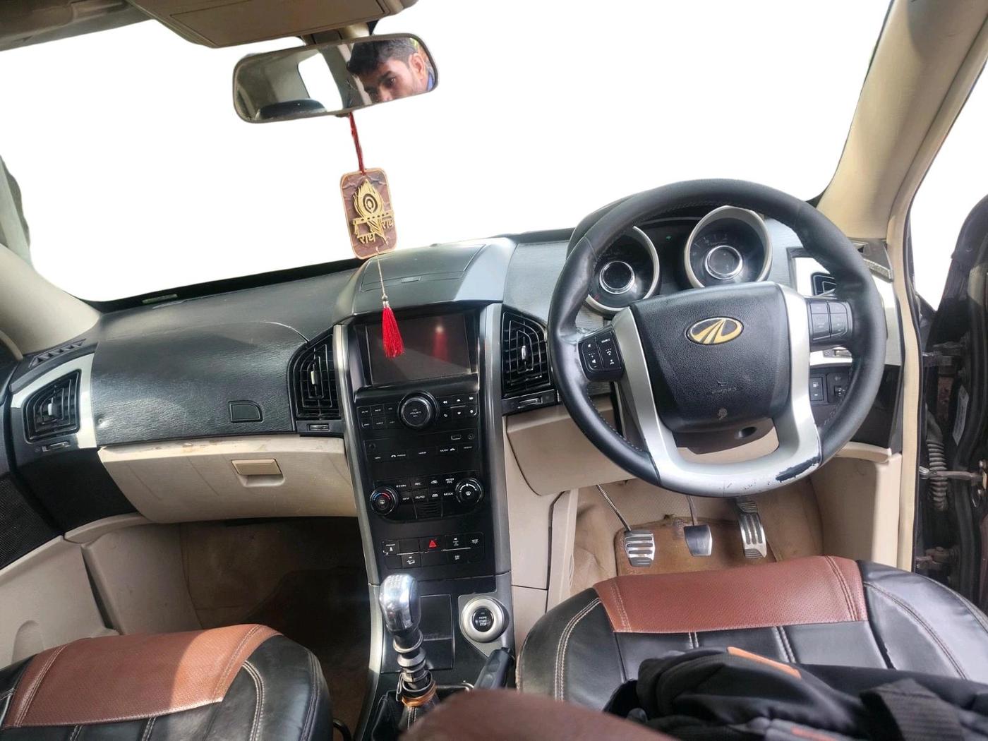 2016 Mahindra XUV500 W10, Diesel, Manual, 1,21,036 km, interior