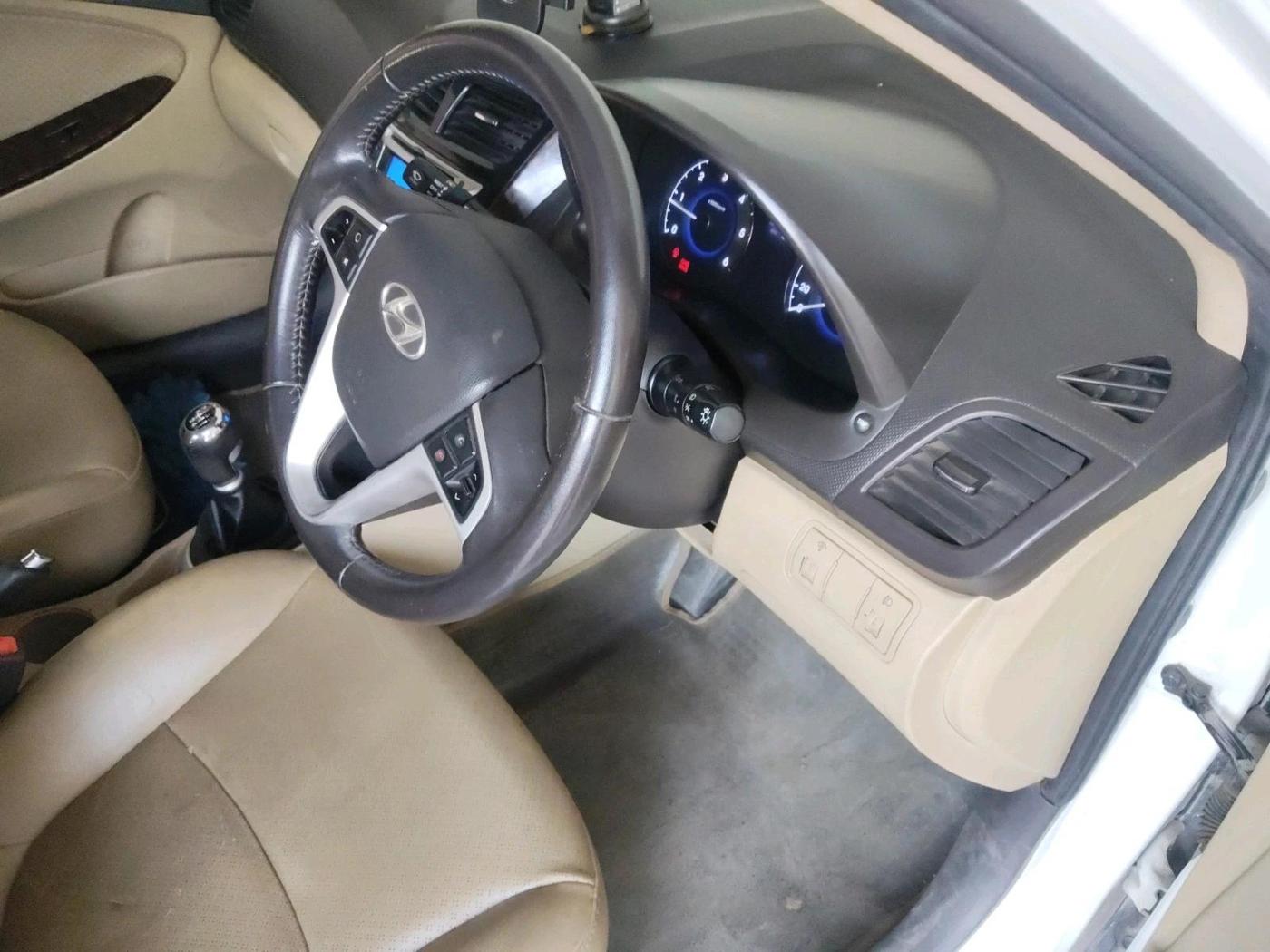 2012 Hyundai Verna FLUIDIC 1.6 CRDI SX OPT, Diesel, Manual, 36,408 km, interior