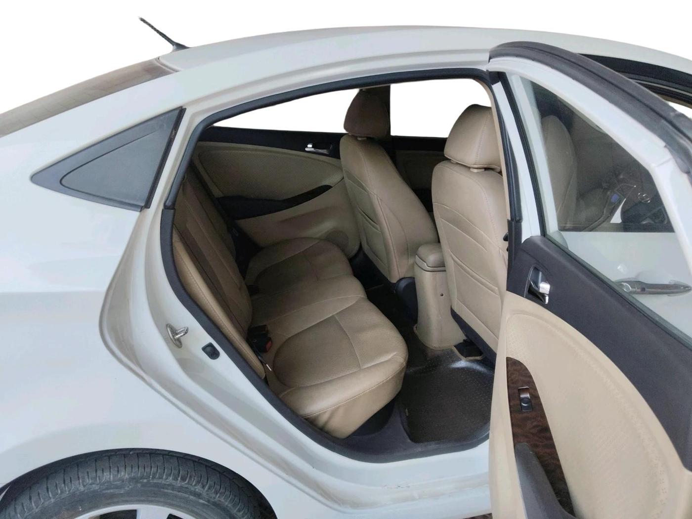 2012 Hyundai Verna FLUIDIC 1.6 CRDI SX OPT, Diesel, Manual, 36,408 km, interior