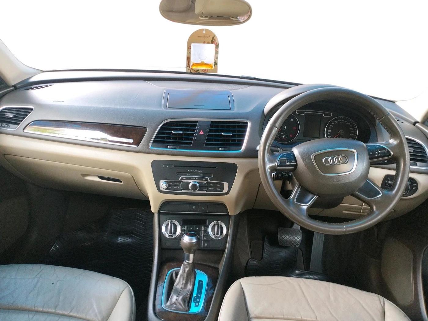 2012 Audi Q3 2.0 TDI QUATTRO, Diesel, Automatic, 77,800 km, interior