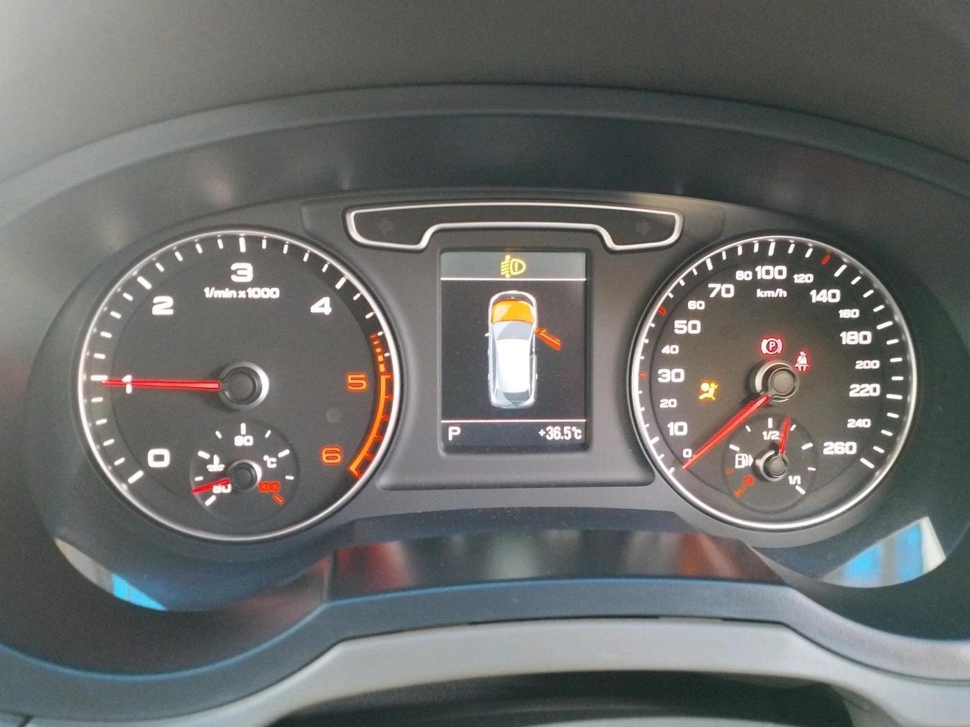 2012 Audi Q3 2.0 TDI QUATTRO, Diesel, Automatic, 77,800 km, interior
