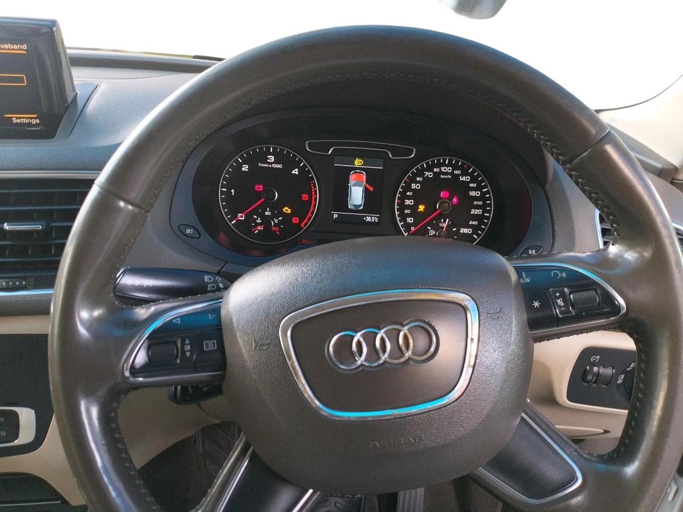 2012 Audi Q3 2.0 TDI QUATTRO, Diesel, Automatic, 77,800 km, interior