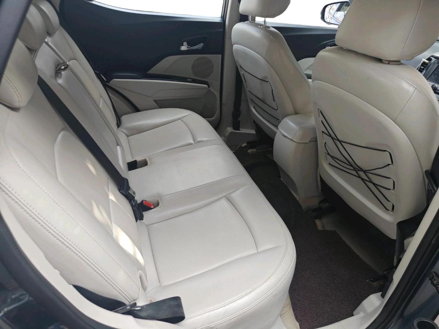 2019 Mahindra XUV300 W8 (O) 1.5 DIESEL, Diesel, Manual, 94,207 km, interior