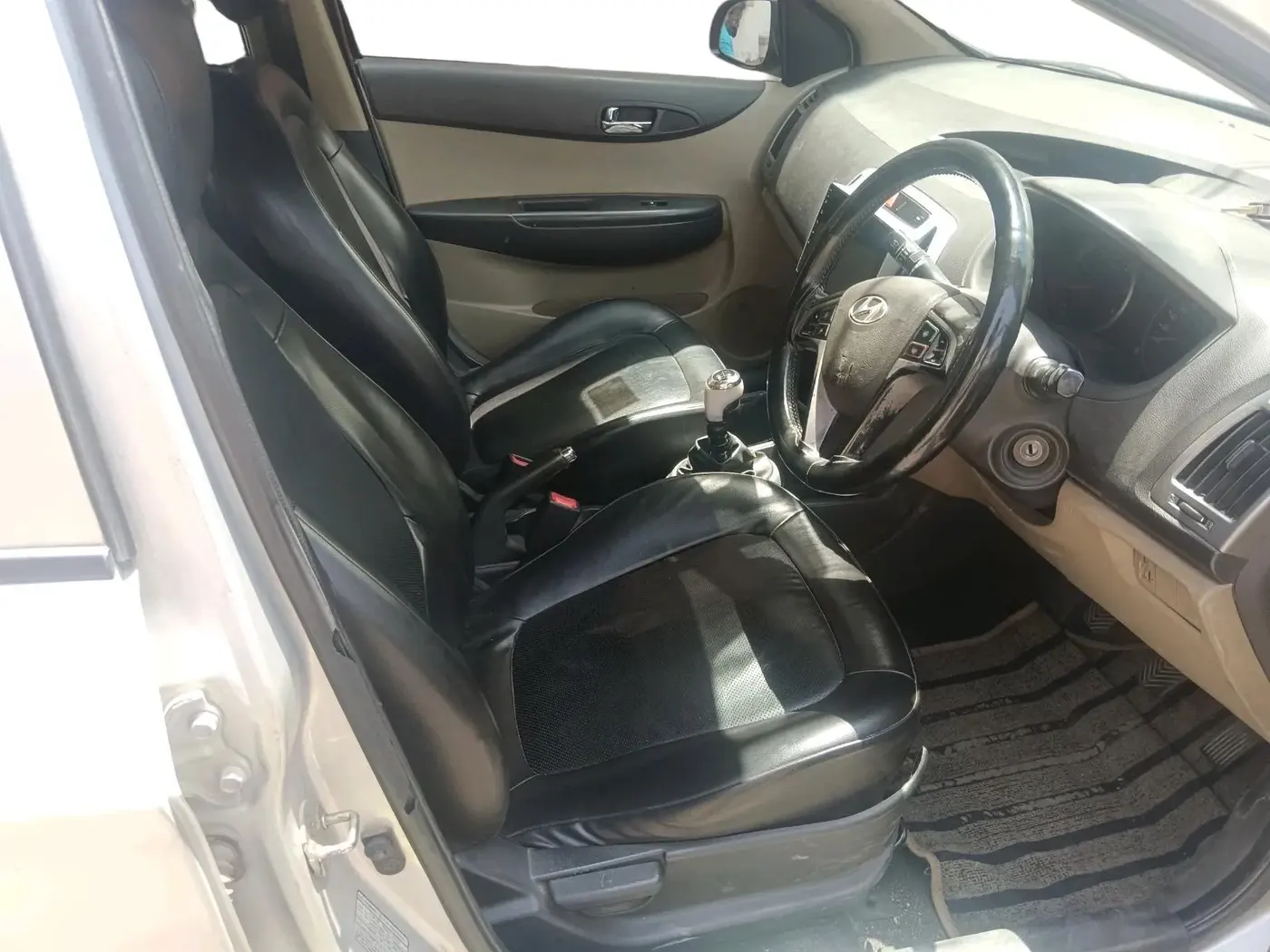 2013 Hyundai i20 SPORTZ 1.4 CRDI, Diesel, Manual, 1,48,891 km, interior