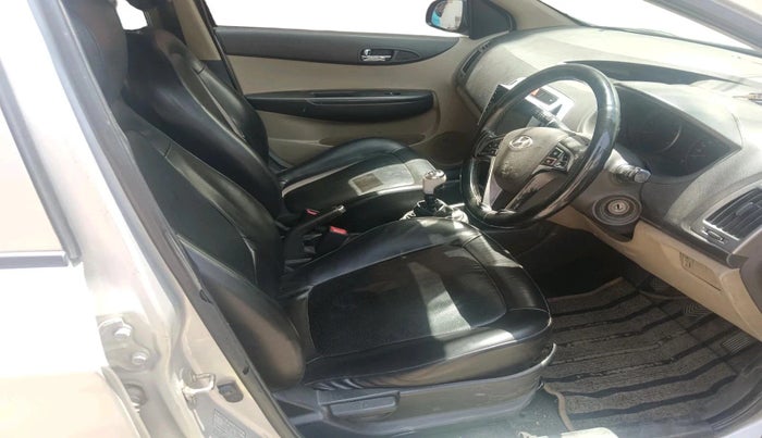 2013 Hyundai i20 SPORTZ 1.4 CRDI, Diesel, Manual, 1,48,891 km, interior