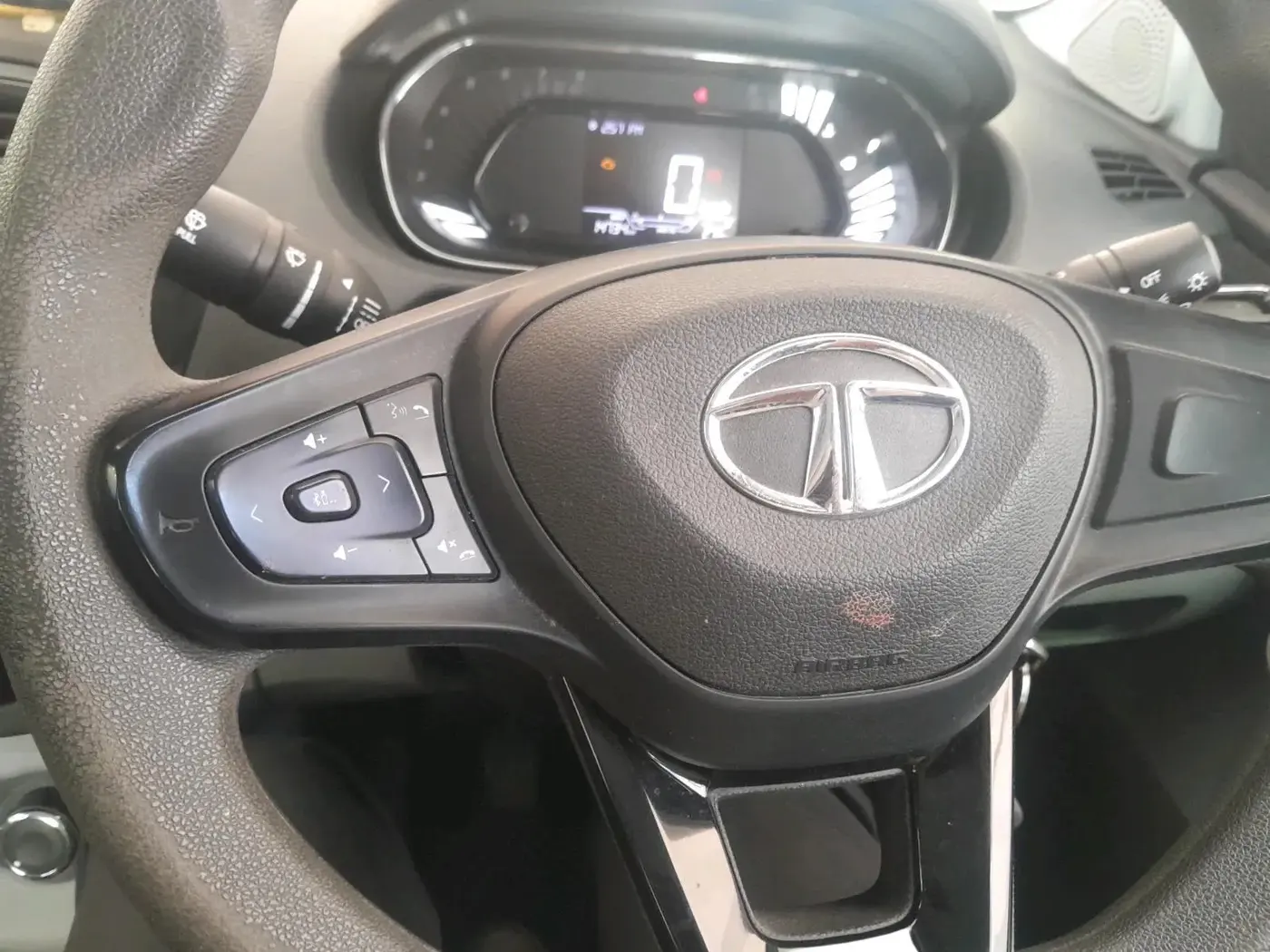 2023 Tata Tiago XT PETROL, Petrol, Manual, 14,736 km, interior