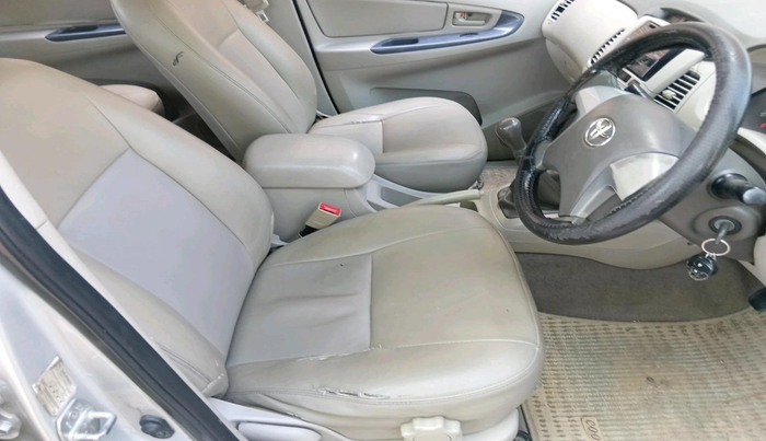 2013 Toyota Innova 2.5 GX 7 STR, Diesel, Manual, 1,45,300 km, interior