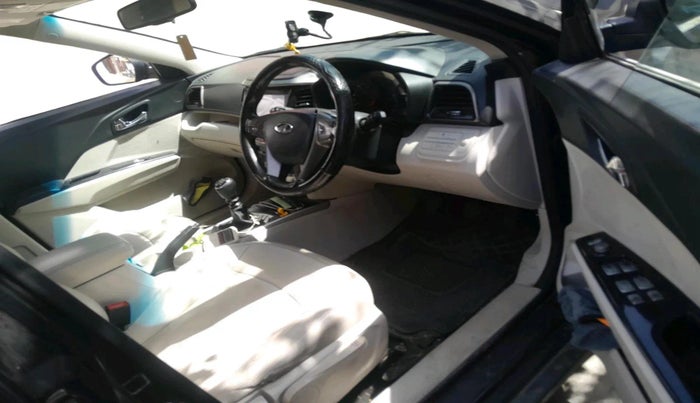 2020 Mahindra XUV300 W8 (O) 1.5 DIESEL, Diesel, Manual, 1,38,452 km, interior