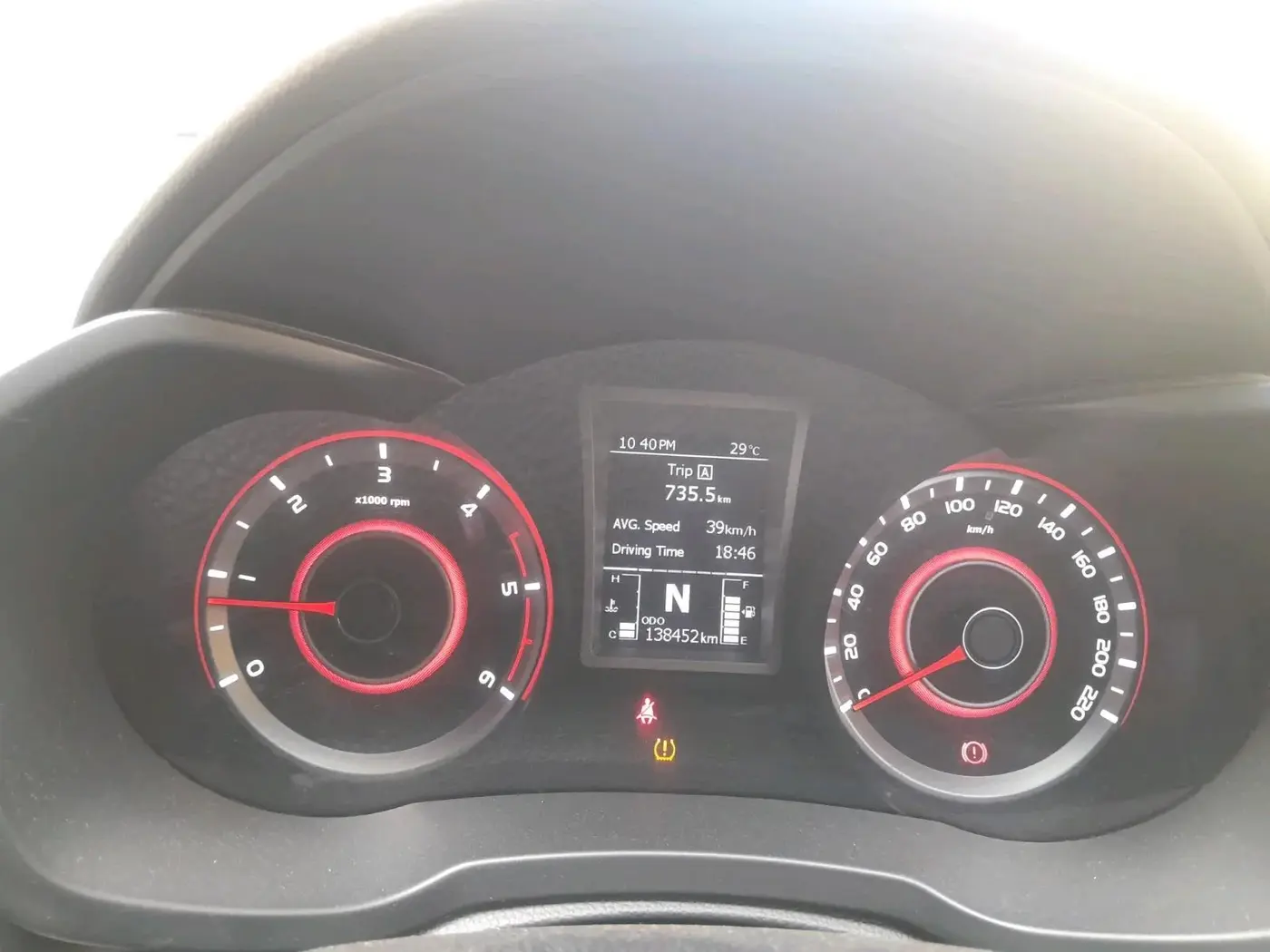 2020 Mahindra XUV300 W8 (O) 1.5 DIESEL, Diesel, Manual, 1,38,452 km, interior